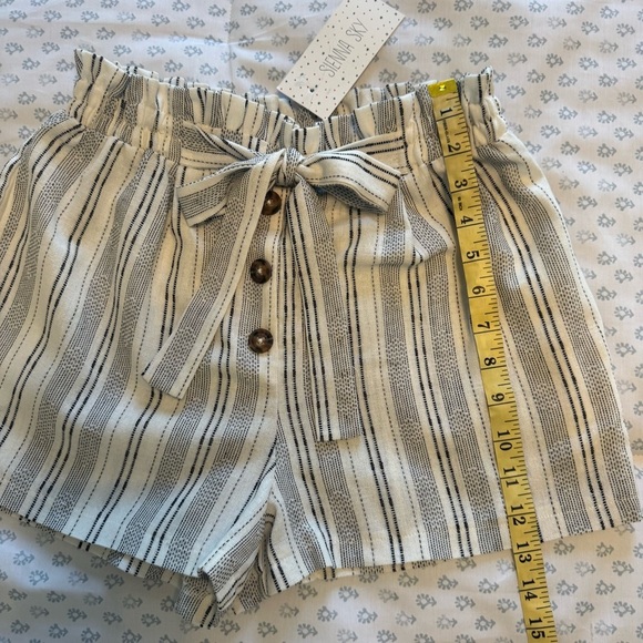 Sienna Sky NWT Striped Women's Pull On Shorts with Tie - Picture 3 of 5